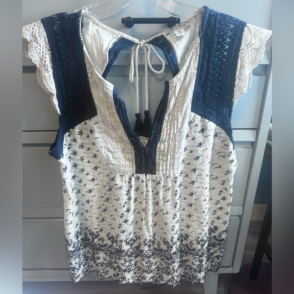 Lucky Brand Sleeveless Lace Flutter Floral Top